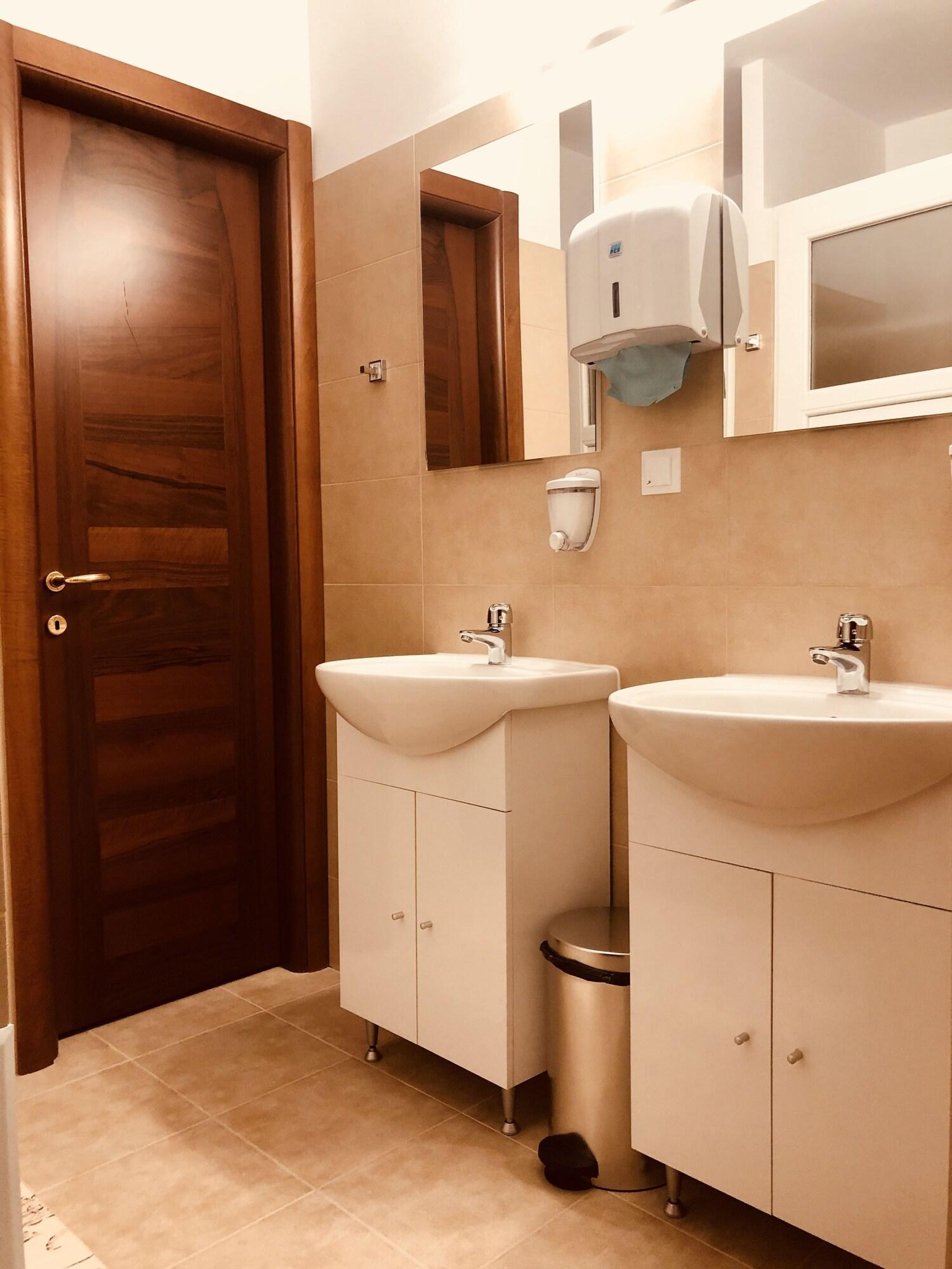 Monte Carlo Palace Rooms 布加勒斯特 外观 照片