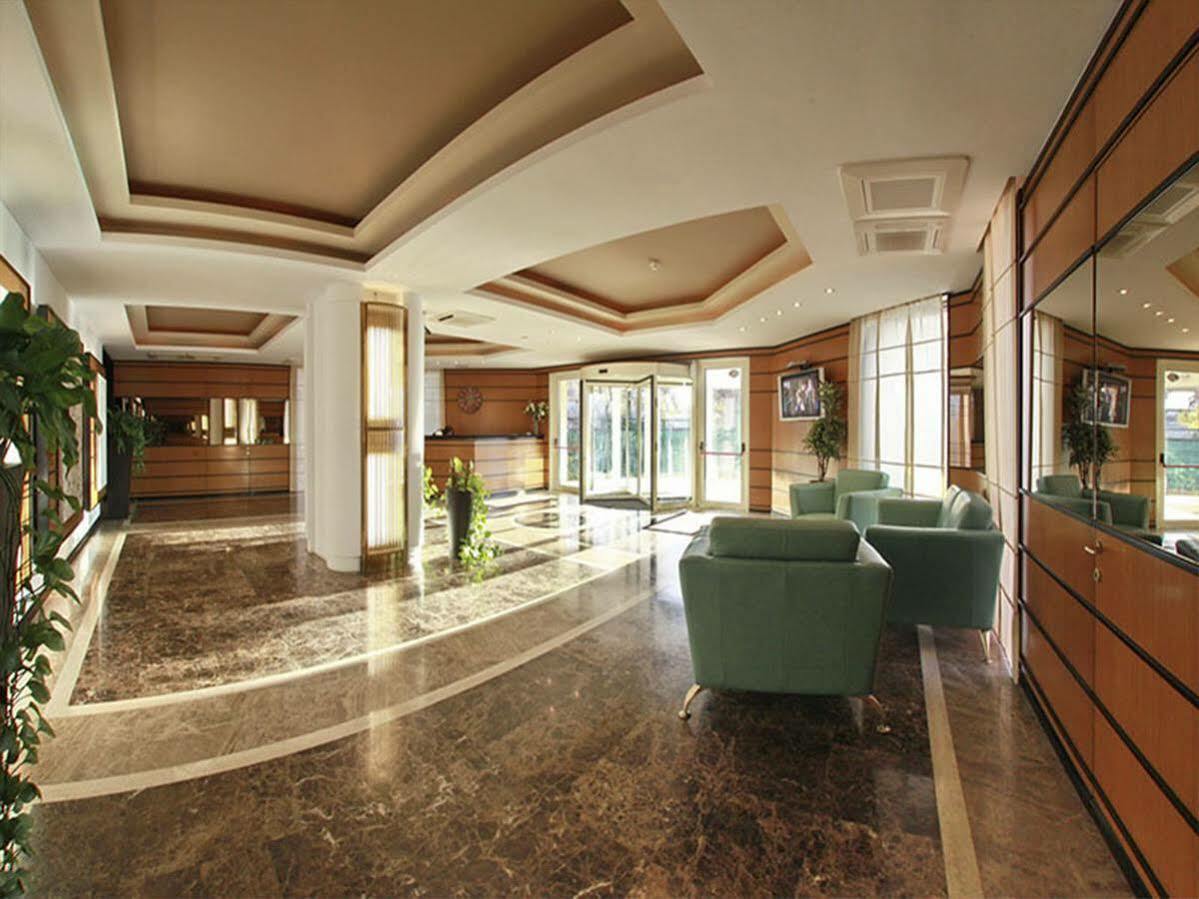 Monte Carlo Palace Rooms 布加勒斯特 外观 照片